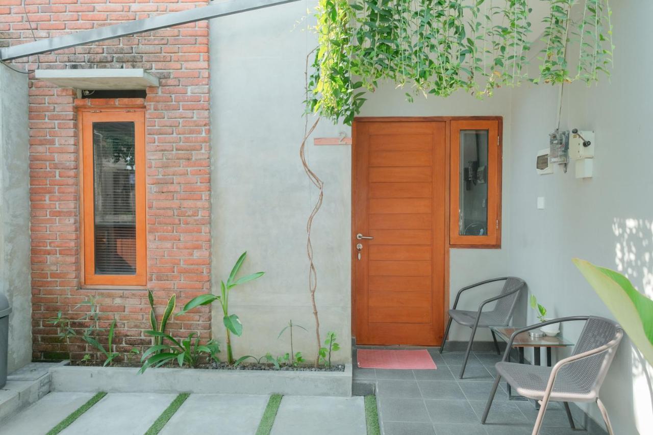 Andewi Guest House Denpasar Redpartner - Minimum Stay 30 Nights Санур Экстерьер фото