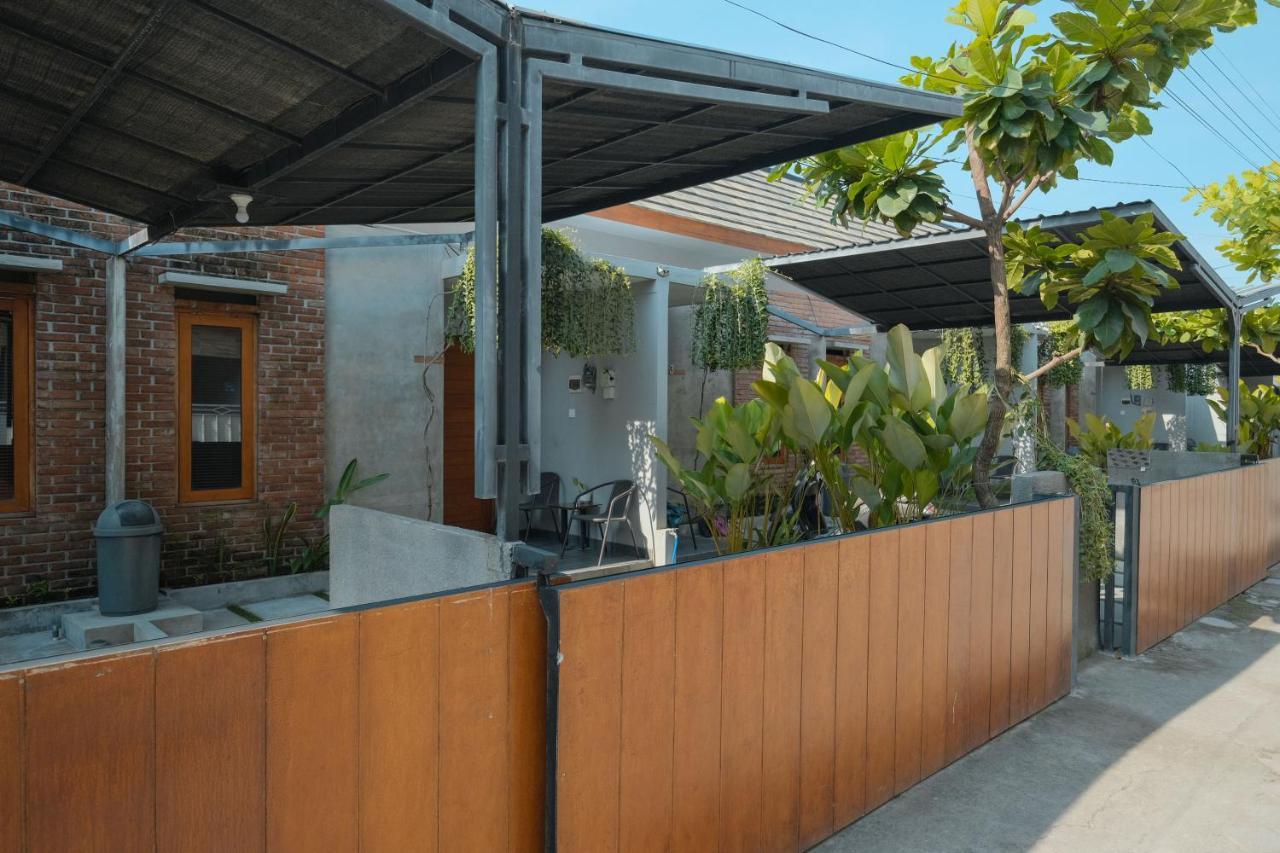Andewi Guest House Denpasar Redpartner - Minimum Stay 30 Nights Санур Экстерьер фото